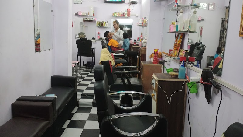 Men’s haircut in Loni