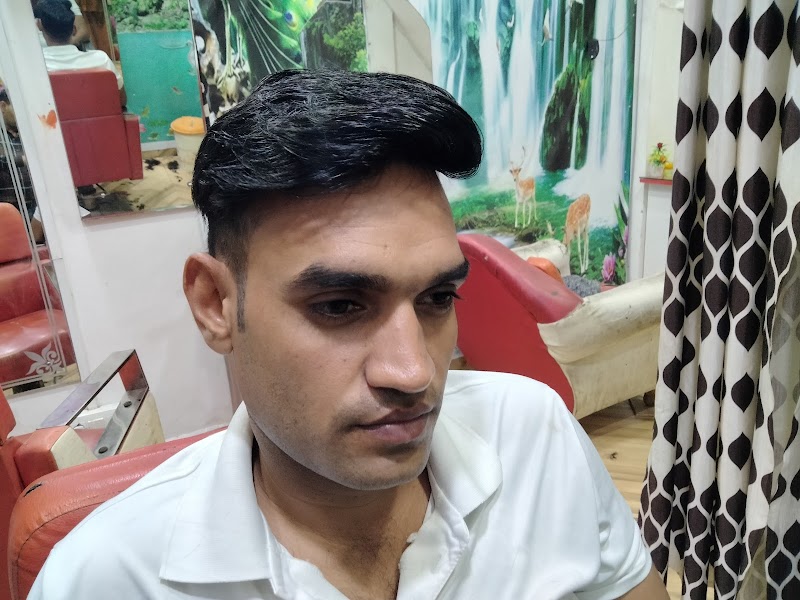 Men’s haircut in Mathura