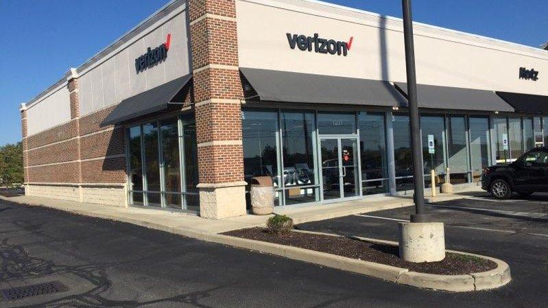 Verizon (2) in Akron OH