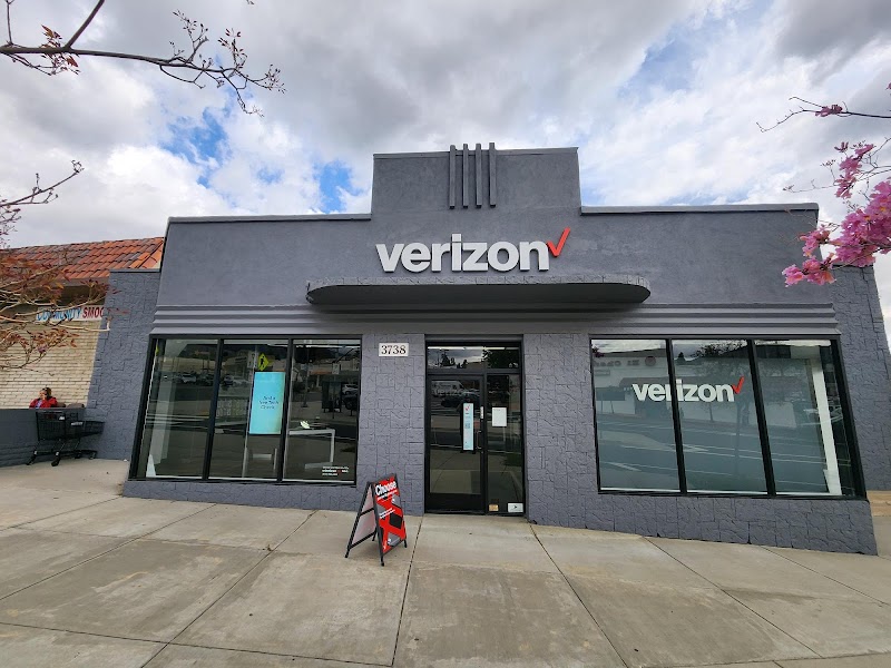Verizon (3) in Glendale CA