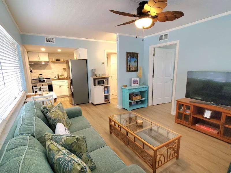 Airbnb (3) in Largo FL, USA