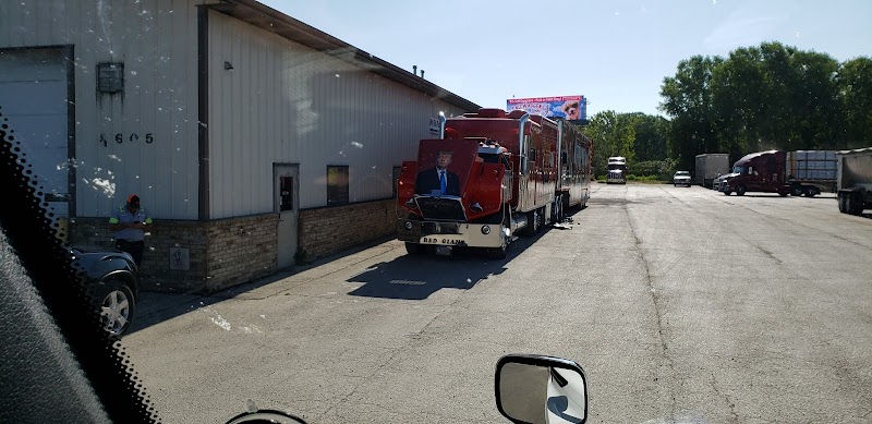 Self Car Wash (2) in Green Bay WI, USA