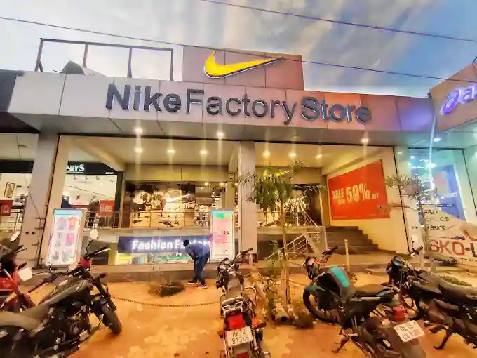 Nike Factory Store, Dlf Cyber Hub, Gurgaon