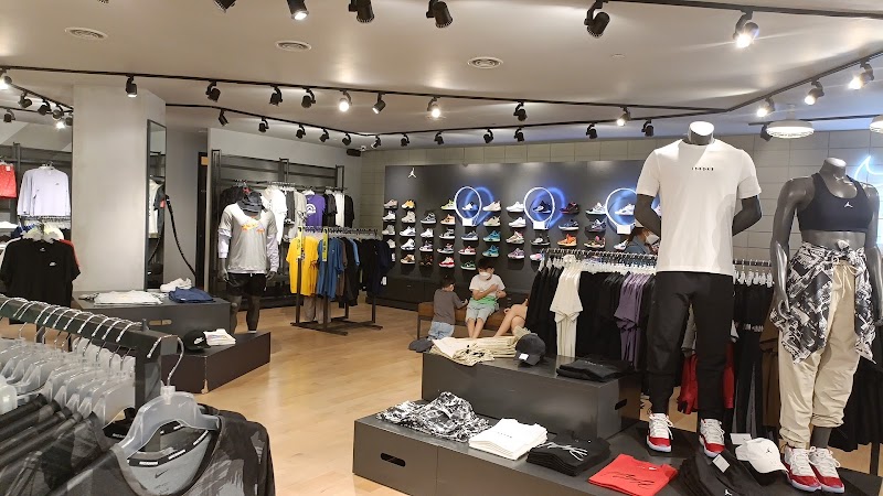 Biggest Nike Store in Malaysia