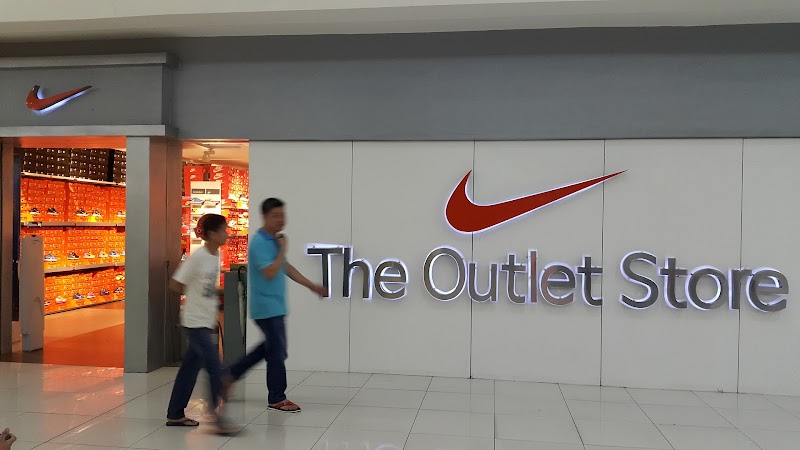 Biggest Nike Store in Manila